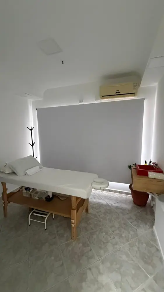 Vista ampla da sala de estética coberta